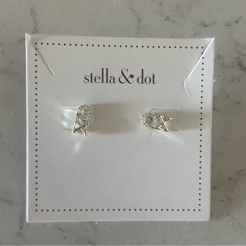 NEW IN BOX! Stella & Dot XO studs